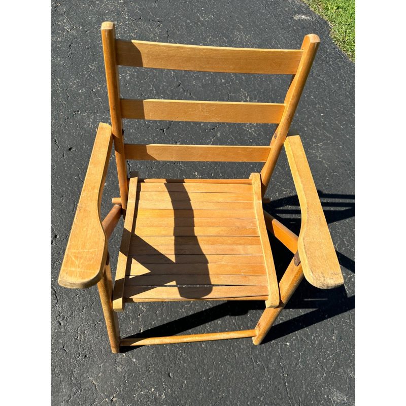 0102c733-b5eb-4a57-ab46-b101c474b53a_LP.jpg Vintage Child's Wooden Slat Folding Deck Lawn Beach Chair