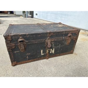 2dedbfd3-33f8-424d-9caf-cf5ec5c5601f_LP.jpg Original WWI Lieutenant Leroy Nortman 33rd Division Storage Trunk Foot Locker WW1