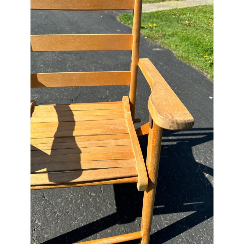 3b710dba-bb5b-4a4e-9992-57b52553c327_LP.jpg Vintage Child's Wooden Slat Folding Deck Lawn Beach Chair