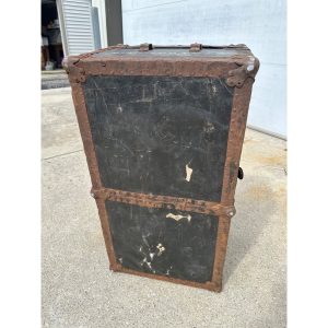 42044d09-631a-42dc-9d81-cd919c1fc807_LP.jpg Original WWI Lieutenant Leroy Nortman 33rd Division Storage Trunk Foot Locker WW1