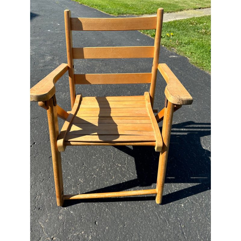 5a423983-8de1-42d9-a692-241824522b25_LP.jpg Vintage Child's Wooden Slat Folding Deck Lawn Beach Chair