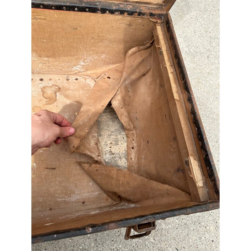 5f142532-9d47-4fa3-a912-3bbc3d27c6ca_LP.jpg Original WWI Lieutenant Leroy Nortman 33rd Division Storage Trunk Foot Locker WW1