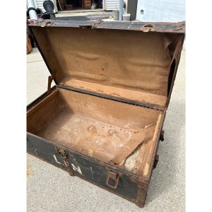 6d9146e4-8cb7-42ca-886f-104dbacefdf8_LP.jpg Original WWI Lieutenant Leroy Nortman 33rd Division Storage Trunk Foot Locker WW1