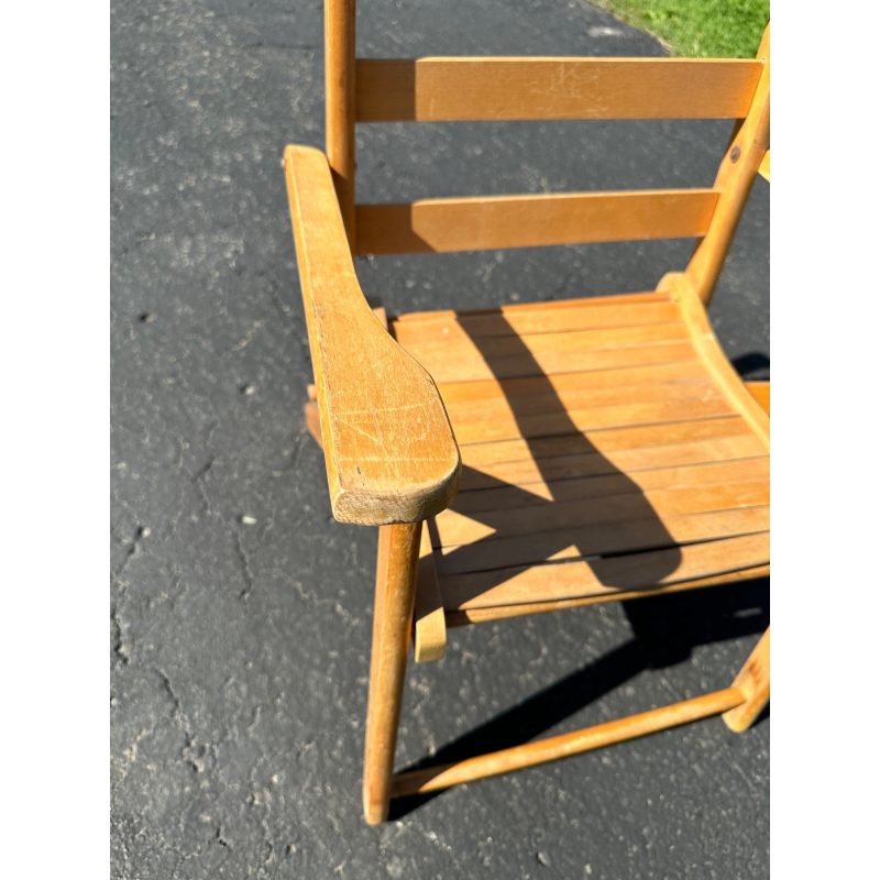 814b2bc4-c13e-4079-94ec-292dd01388dc_LP.jpg Vintage Child's Wooden Slat Folding Deck Lawn Beach Chair