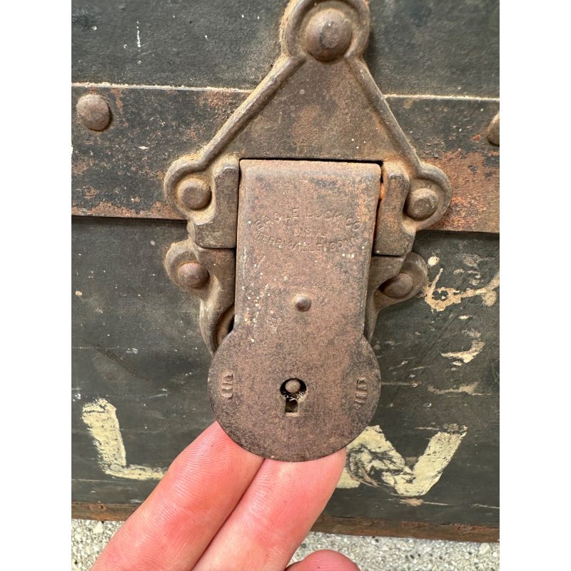 9f913bad-0f9e-4149-838f-4c43dc916215_LP.jpg Original WWI Lieutenant Leroy Nortman 33rd Division Storage Trunk Foot Locker WW1