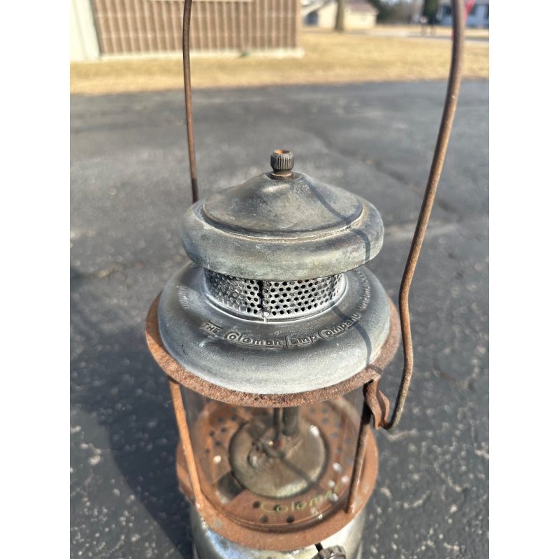 RkKwOAxI_2.jpg Vintage Coleman Quicklite Model 327 Lantern Lamp Dated 4-29