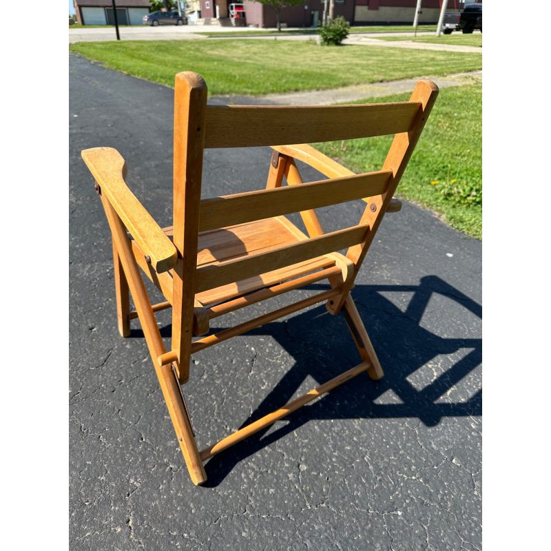 a75d0726-0ccf-4e62-b4a5-b1a5b09fb2e0_LP.jpg Vintage Child's Wooden Slat Folding Deck Lawn Beach Chair