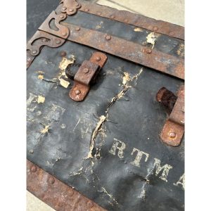 cd8f96c1-b89a-4878-aa5c-54b5dbc6e214_LP.jpg Original WWI Lieutenant Leroy Nortman 33rd Division Storage Trunk Foot Locker WW1