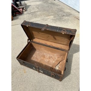 cdb99917-12fe-48dd-ae9d-79c250c1bbbb_LP.jpg Original WWI Lieutenant Leroy Nortman 33rd Division Storage Trunk Foot Locker WW1