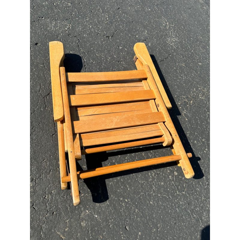 e98ebd47-2b14-4995-9f73-42dc7a4cb4cd_LP.jpg Vintage Child's Wooden Slat Folding Deck Lawn Beach Chair