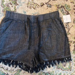 Trip for two frayed pull on shorts
